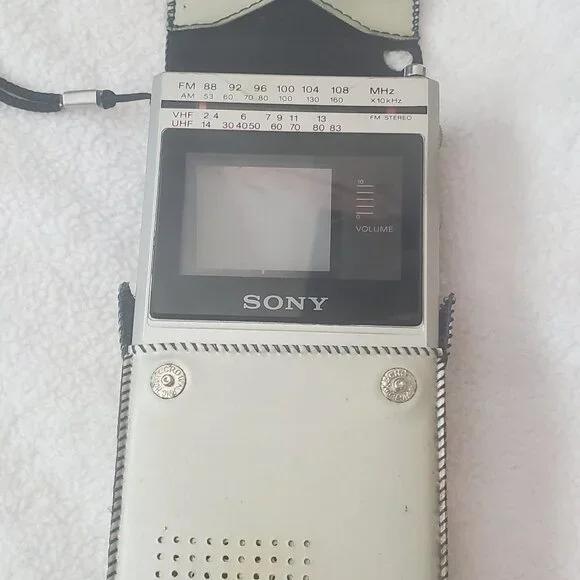 Vintage chargers football Sony Watchman FD-30A AM/FM Stereo Mini TV With Case - Picture 3 of 13